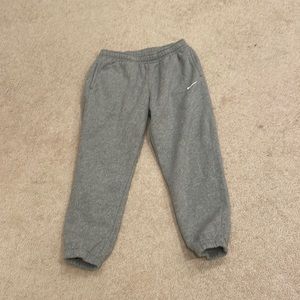 Nike Sweatpants Size Medium With pocket in back